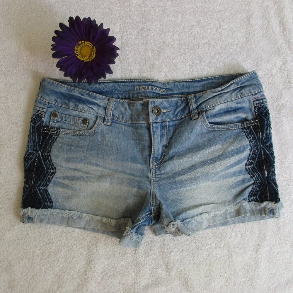 MAURICES Jean SHORTS Size 9/10 Embroidered Shortie Denim